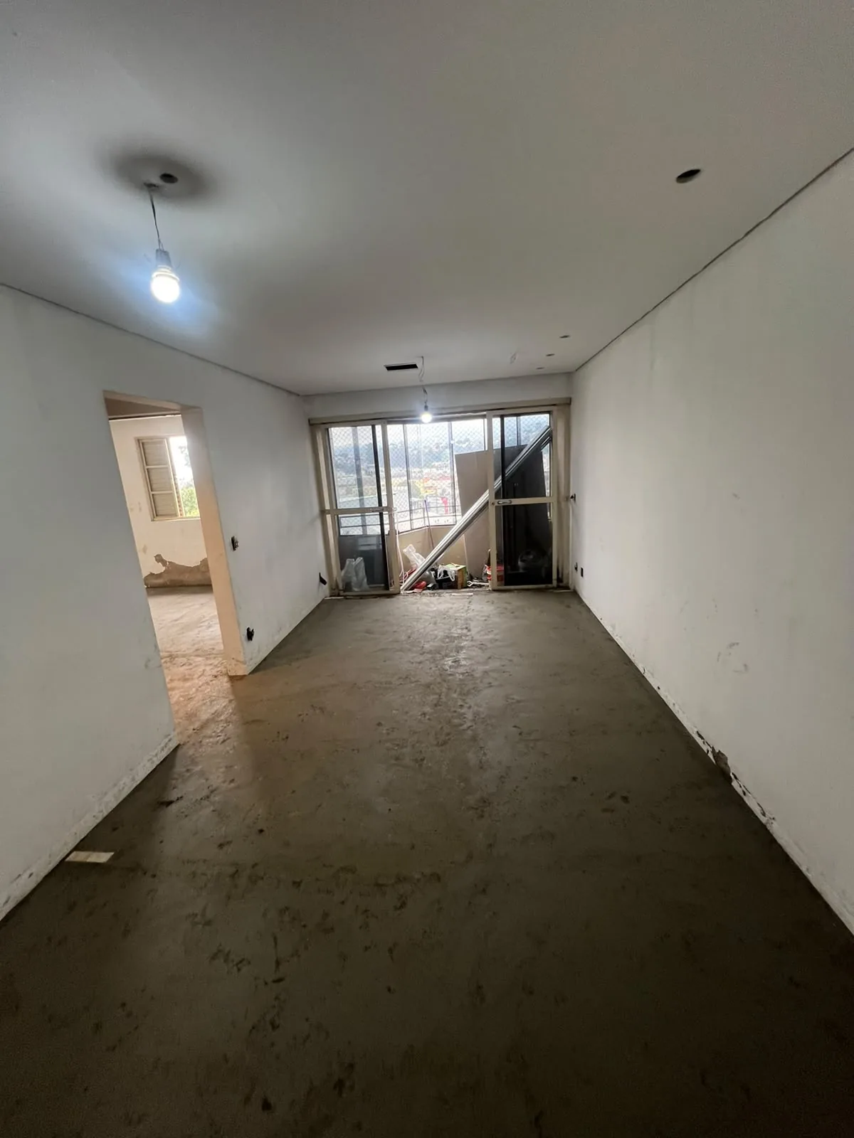 Durante: contrapiso preparado para receber o novo revestimento em São Paulo